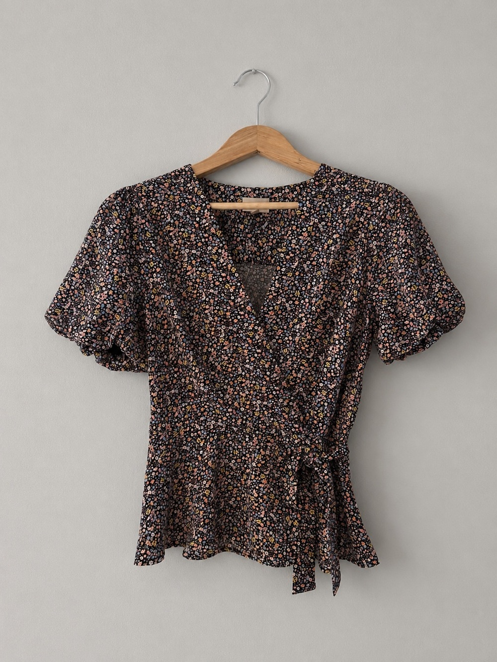 Meraki Floral Wrap Top Womens Small Black Pink Blue Ditsy Floral Puff Sleeve
